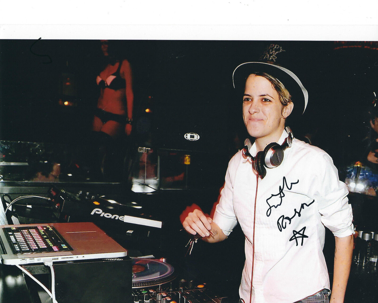 SAMANTHA RONSON AUTOGRAPHED Photo Poster painting SIGNED 8X10 #1 DJ