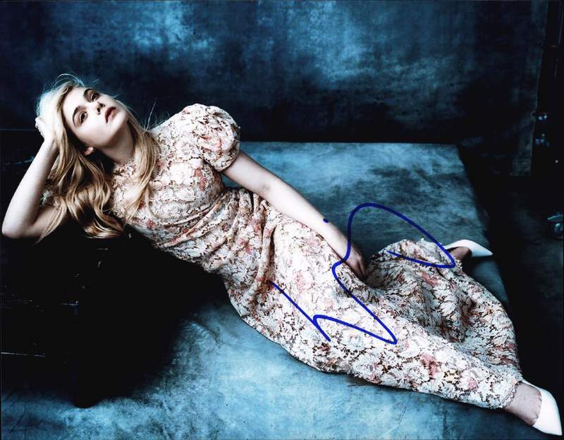 Elle Fanning authentic signed celebrity 8x10 Photo Poster painting W/Cert Autographed A0004