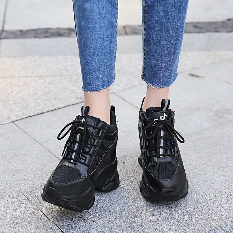 2020 New Women Outdoor Casual Sport Shoes Plus Size Non Slip Sneakers Slip On Loafers Comfortable Height Increase Swing Shoes