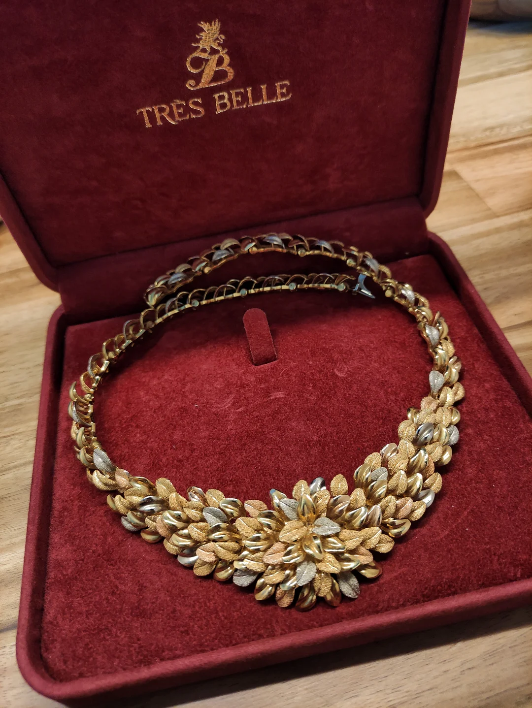 S474 【品牌】意大利高奢珠宝品牌TRES BELLE三色金喷砂叶子重金项链K18，86.8g，约41cm【带原盒，品牌货，重金重工，厚重有质感，经典三色金喷砂工艺，克价500出头捡漏价，高奢品牌金子保值增值】