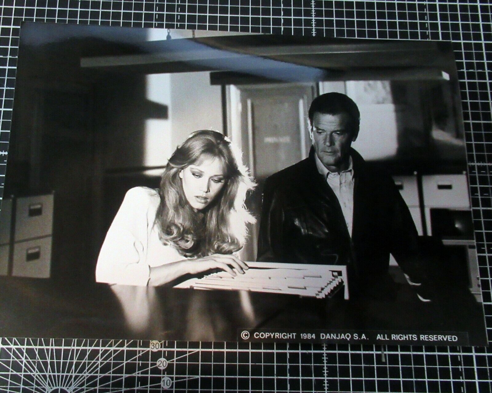 A View to a Kill vintage original press Photo Poster paintinggraph James Bond Roger Moore A4