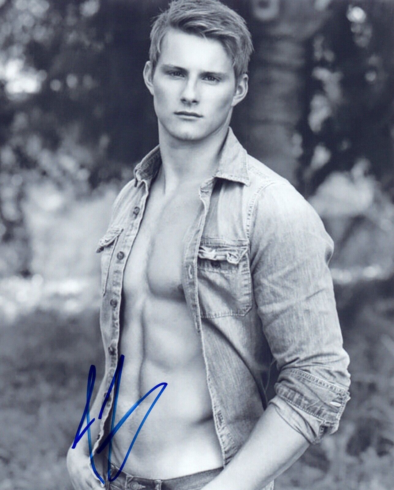 Alexander Ludwig Signed 8x10 Photo Poster painting Vikings The Hunger Games Shirtless Actor COA