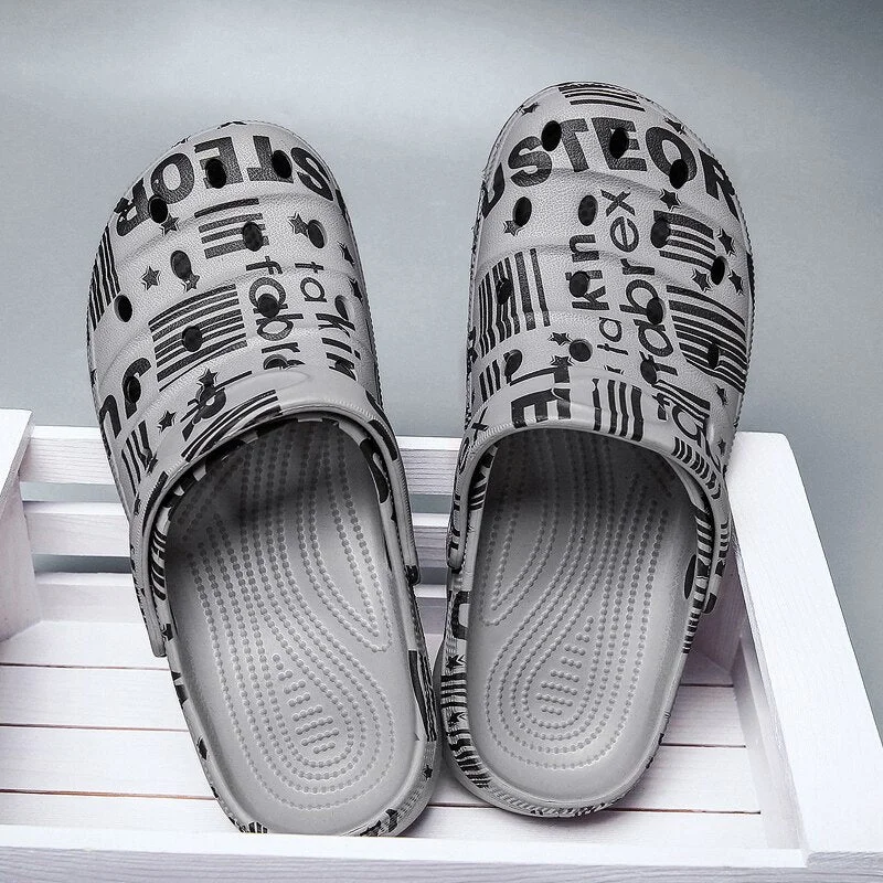 Men Clogs Sandals Summer Outdoor Slippers Cholas Beach Aqua Shoes Men Slip On FlipFlops Garden Sandals Casual Shoes Water Shoes