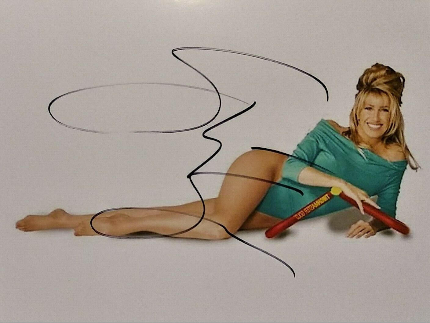 Suzanne Somers signed 8x10