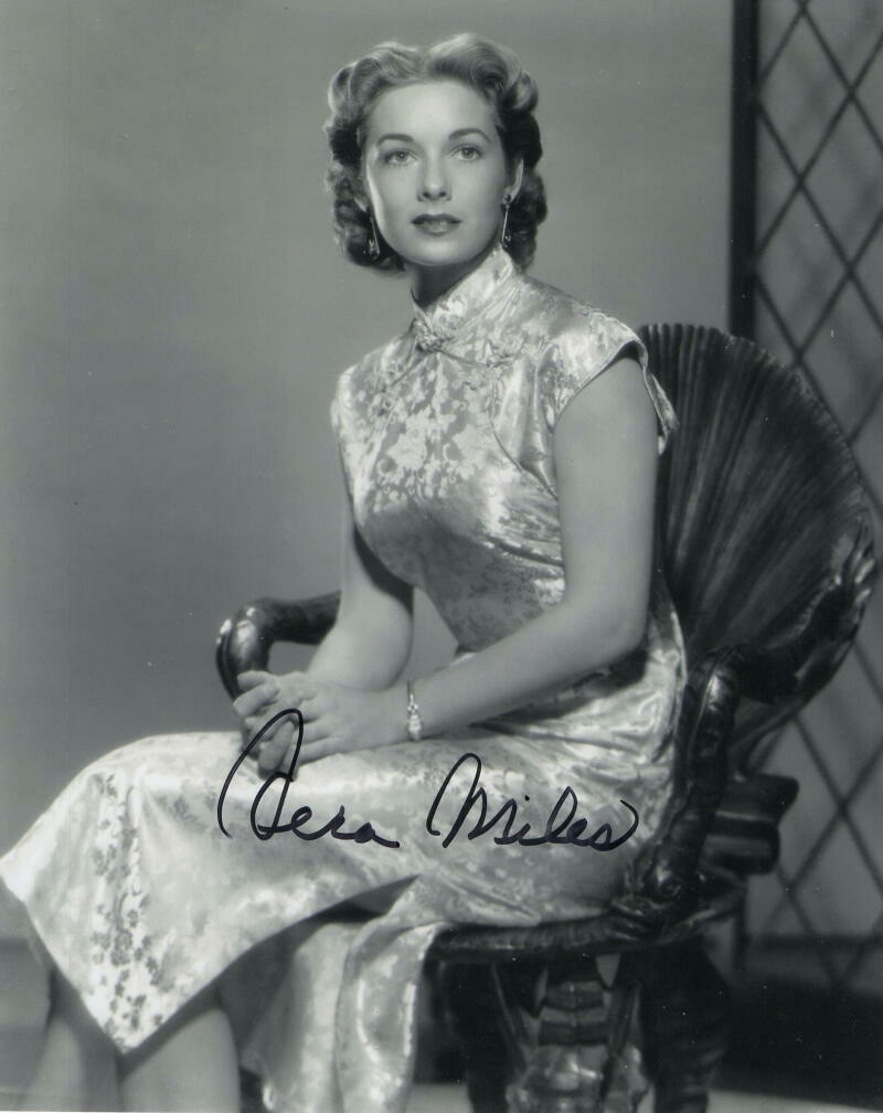 VERA MILES SIGNED AUTOGRAPH 8X10 Photo Poster painting - HOLLYWOOD'S GOLDEN AGE STAR, BEAUTIFUL