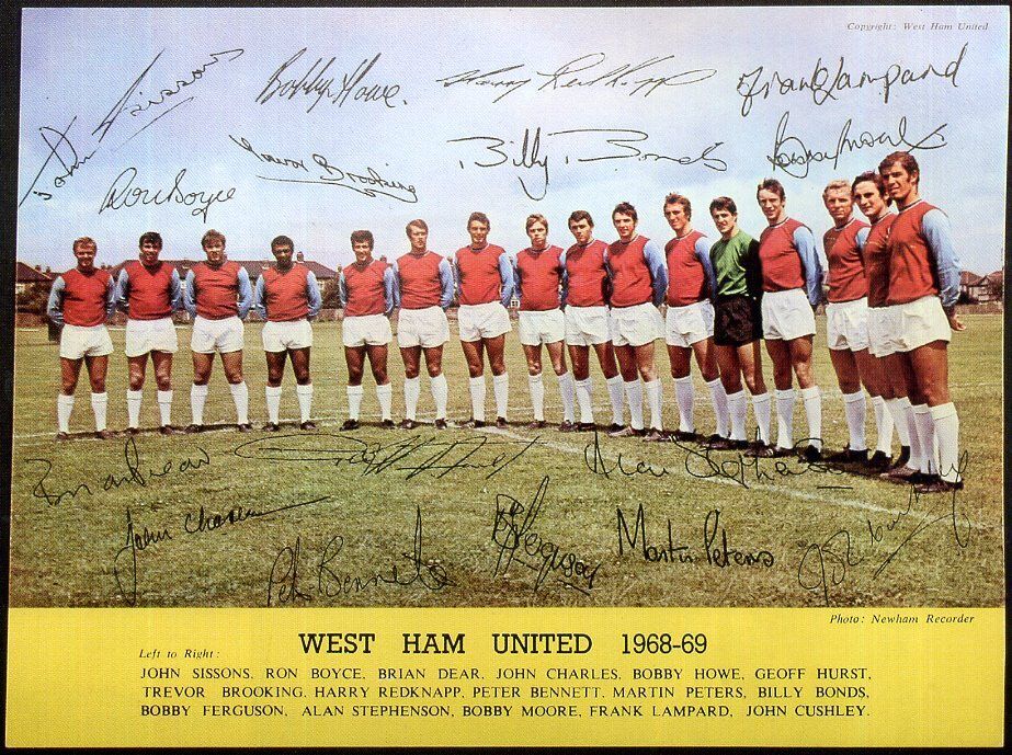 WEST HAM UNITED 1968-1969 Signed Photo Poster paintinggraph - Bobby Moore Geoff Hurst preprint