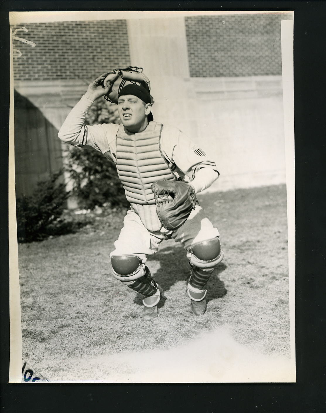 Buddy Rosar 1943 Cleveland News Press Photo Poster painting Indians taking catchers mask off