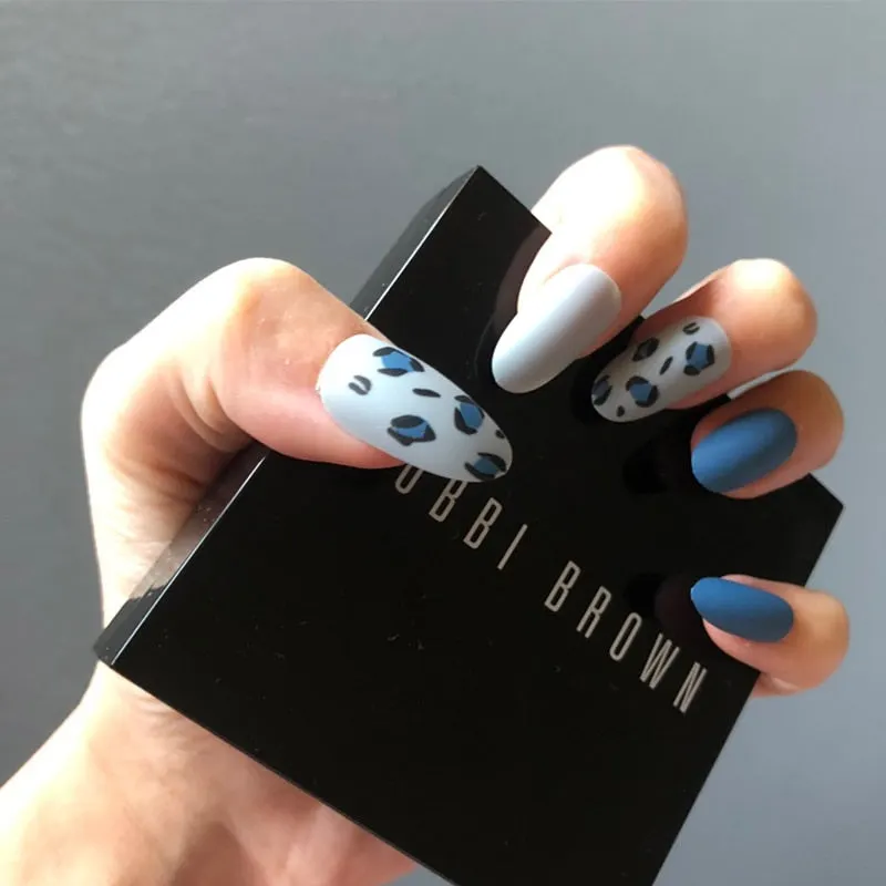 24PCS/box Fashionable Blue and Graffiti Pattern Wearable Fake Nails press on Short oval Head Lady Full Cover Finished Fingernail-Nail Inspo