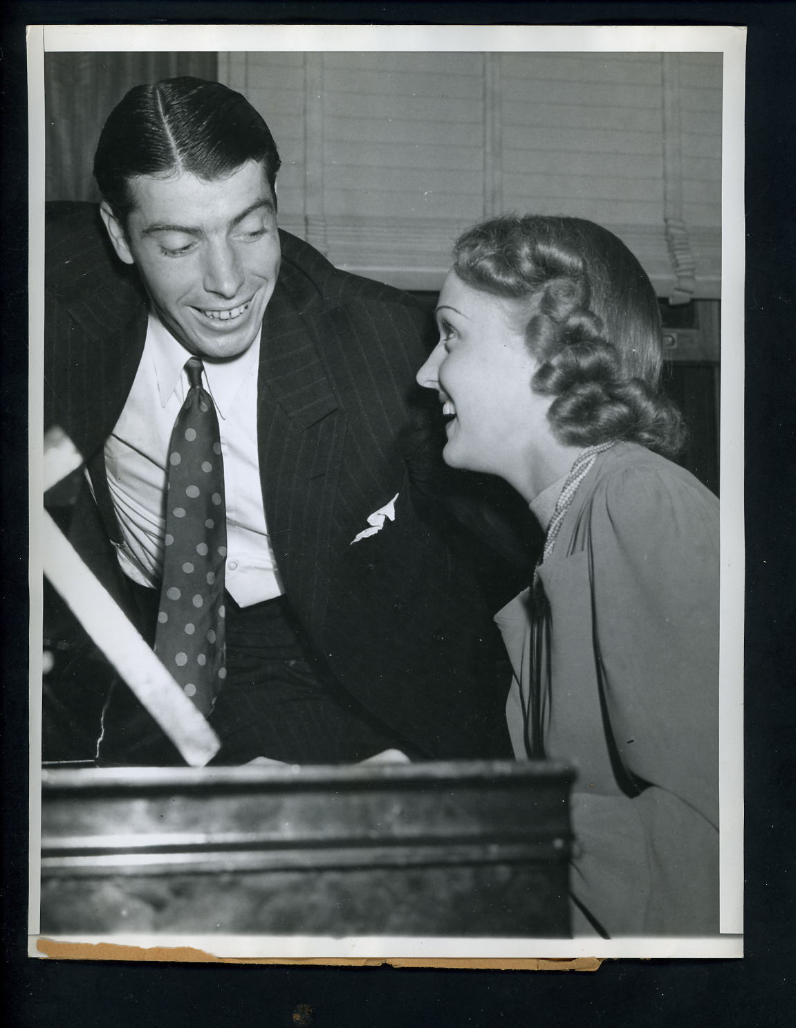 Joe DiMaggio & fiance Dorothy Arnold 1939 TYPE 1 Press Photo Poster painting New York Yankees