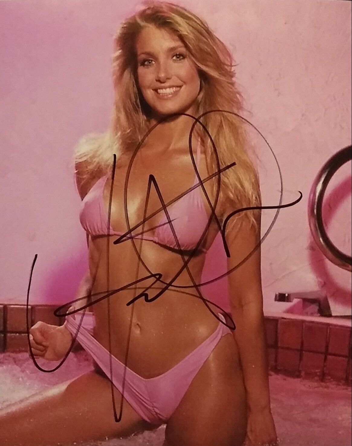 Heather Thomas signed 8 x 10