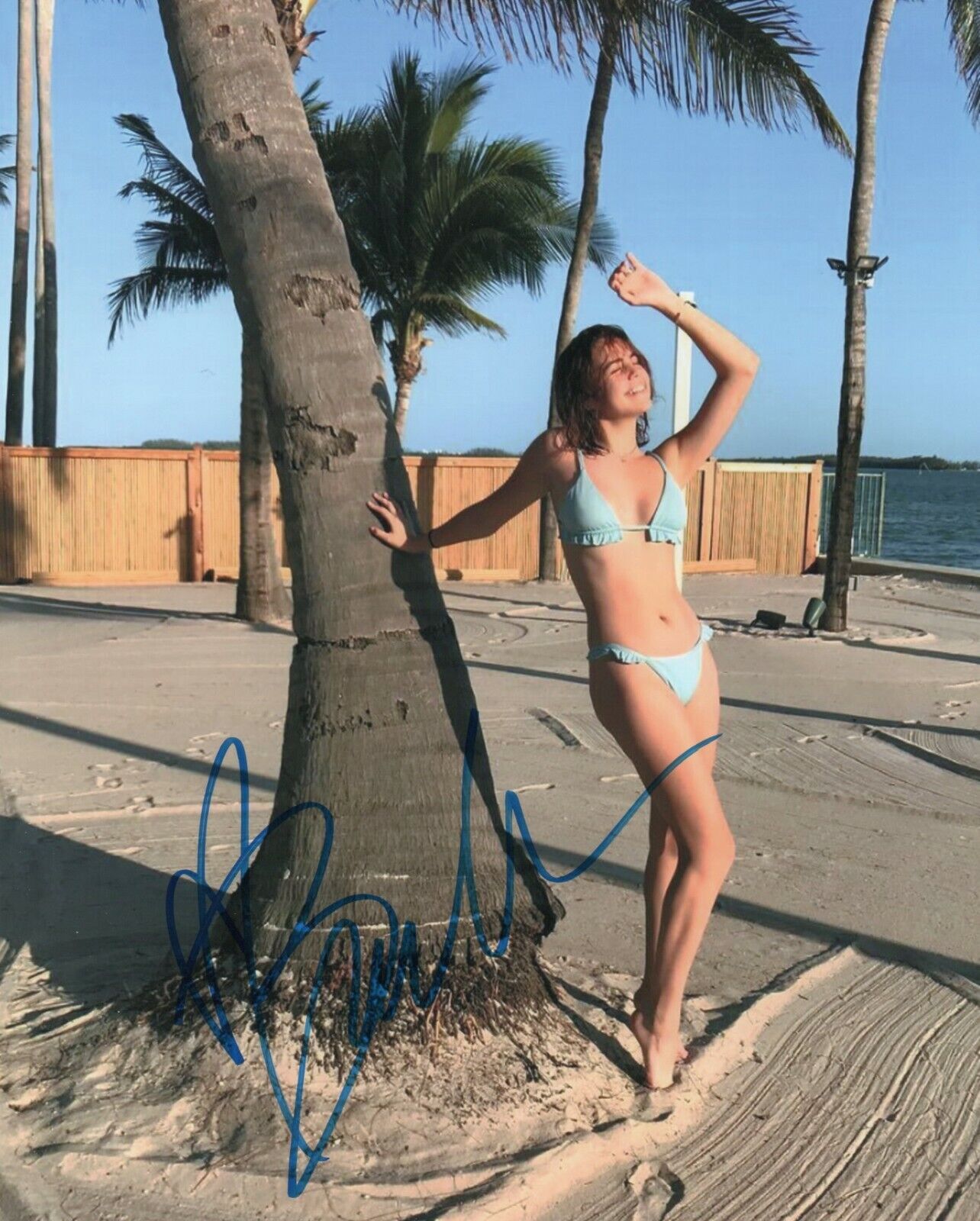 Autographed Bailee Madison signed 8 x 10 Photo Poster painting