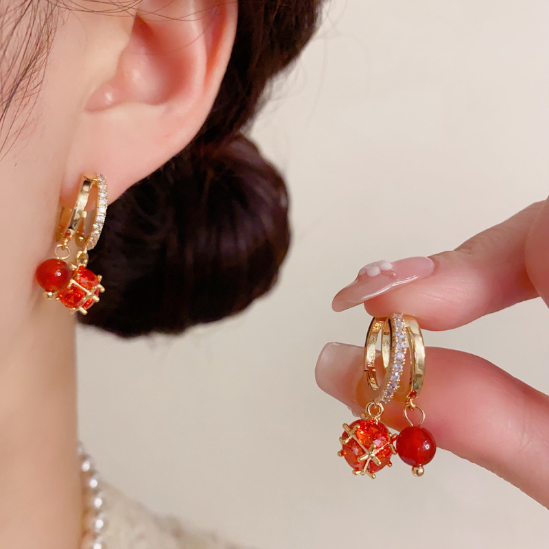 New autumn/winter style fashionable retro red square diamond earrings unique exquisite light luxury versatile high-end super sparkly earrings for women