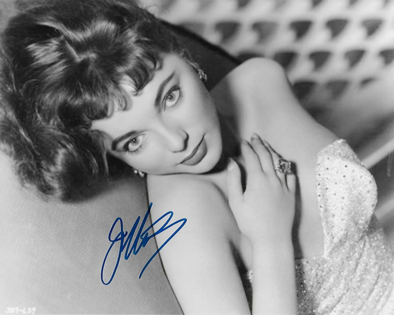 Joan Collins Original Autographed 8X10 Photo Poster painting #53 signed @Hollywood Show -Dynasty