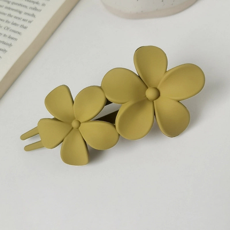 Minimalist Solid Color Flower Plastic Hair Clip