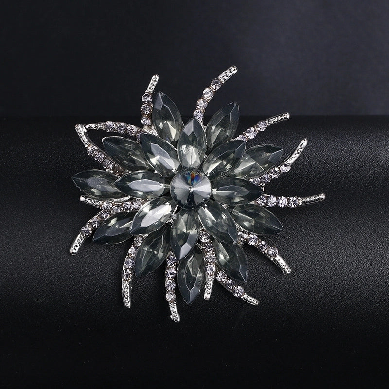 Korean Style Pin Flower Alloy Plating Rhinestones Women’S Brooches