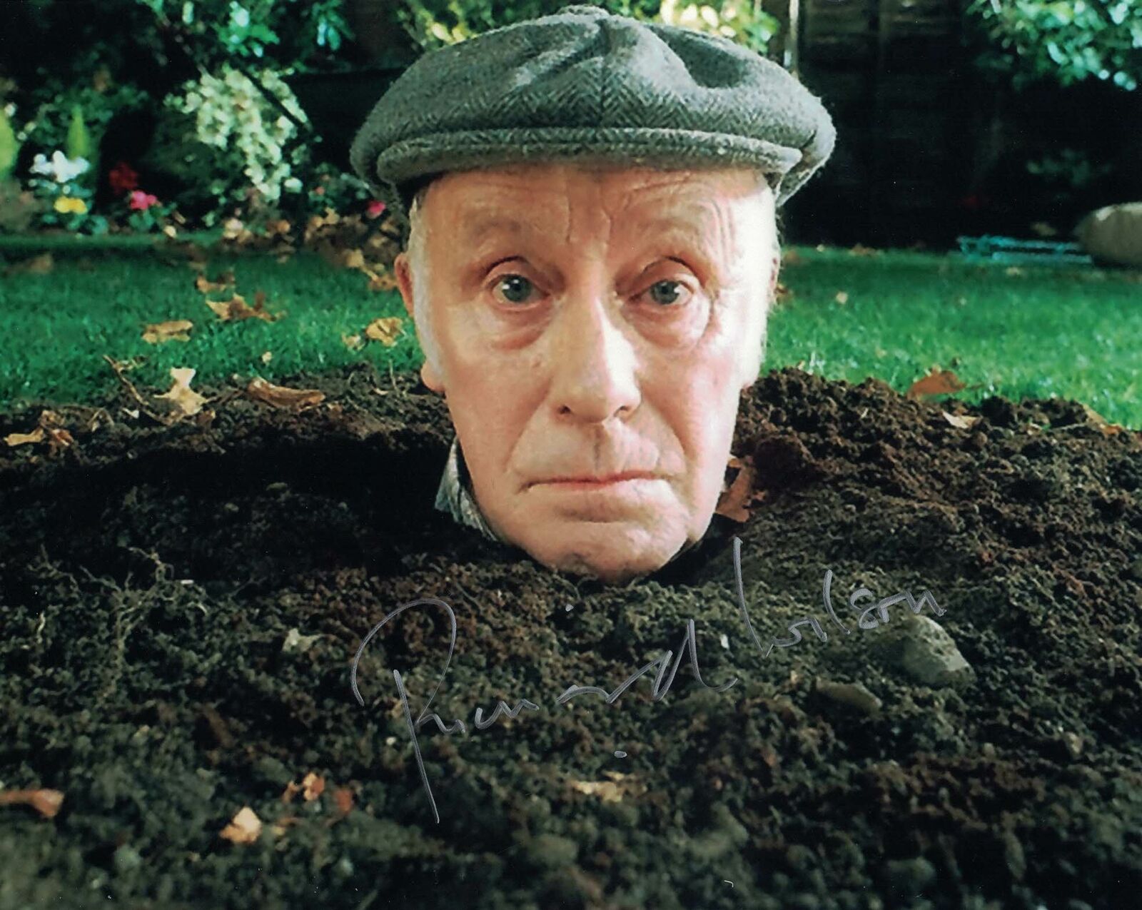 RICHARD WILSON - Victor Meldrew - One Foot In The Grave hand signed 10 x 8 Photo Poster painting