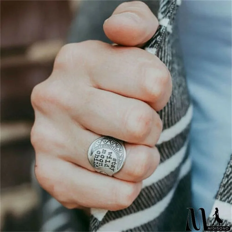 MidiSono - Ladies Retro Simple Disc Carved Moon Word Rings