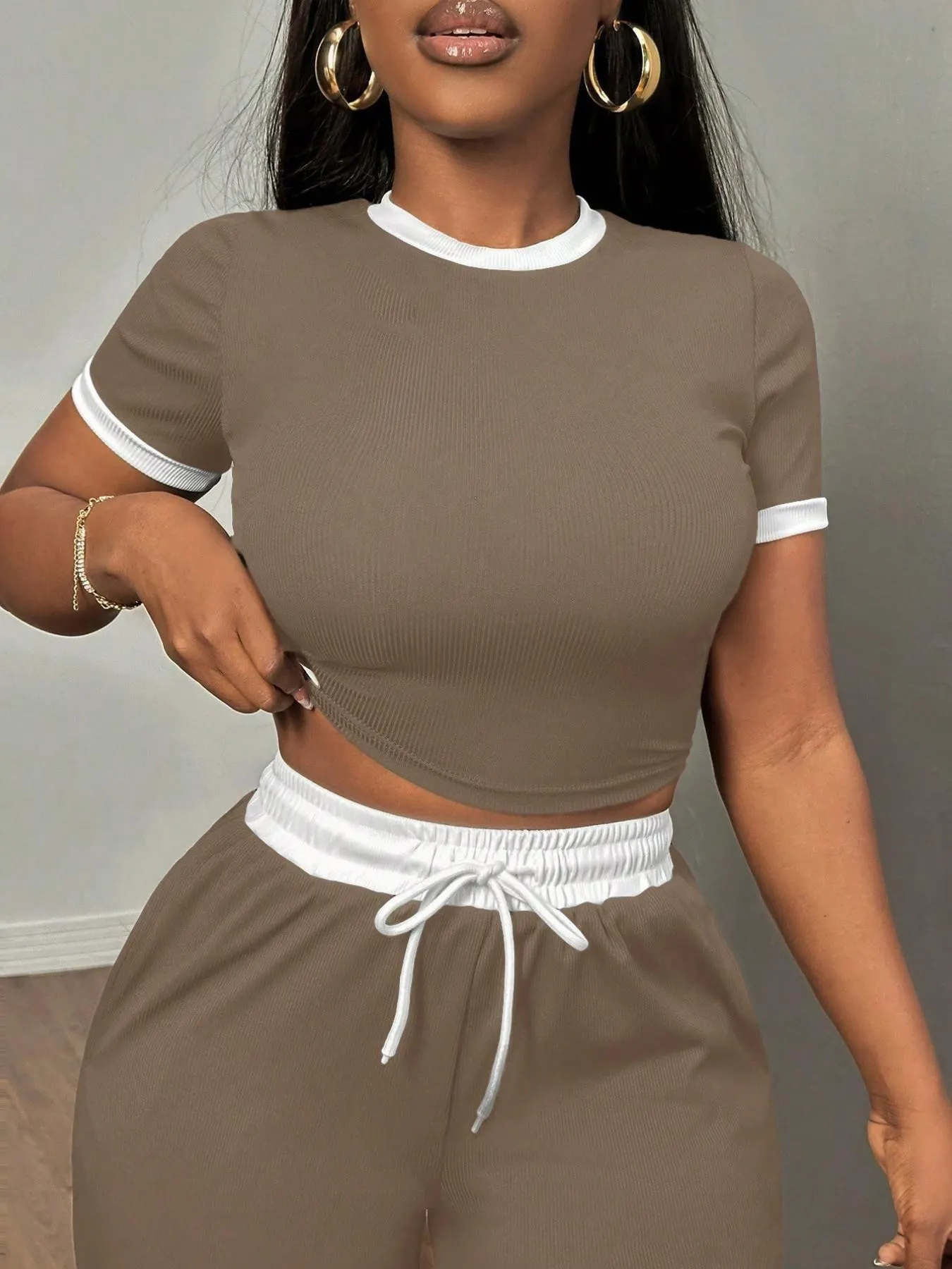 Women's New Casual Color-Blocked Round Neck Short Sleeve Two-Piece Set, Matching Clothing Set, Adjustable Drawstring Waist with Side Pockets, All-Season Womenswear Fit, Clothes