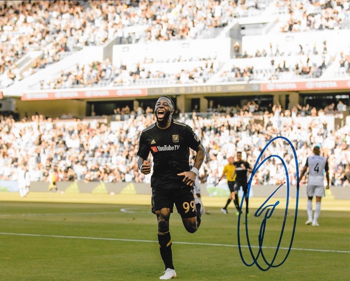 Adama Diomande signed Los Angeles Football Club LAFC 8x10 Photo Poster painting MLS 2