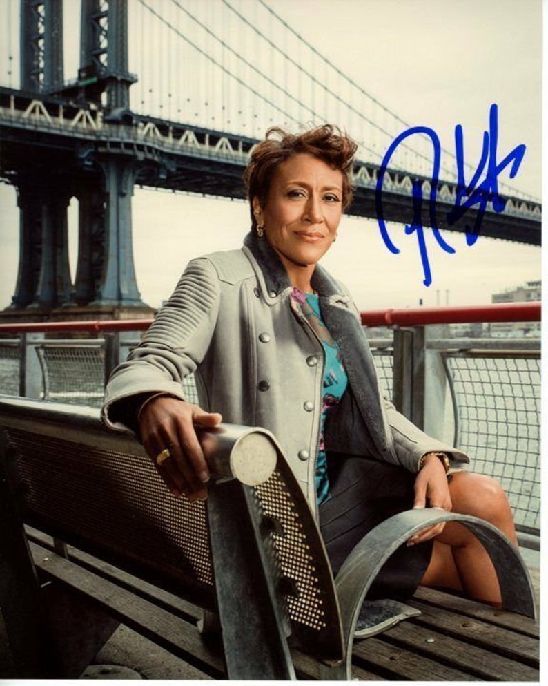 Robin roberts signed autographed new york city Photo Poster painting good morning america