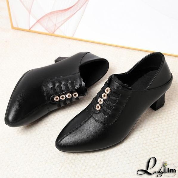 Fashionable and Minimalist winter Shoes