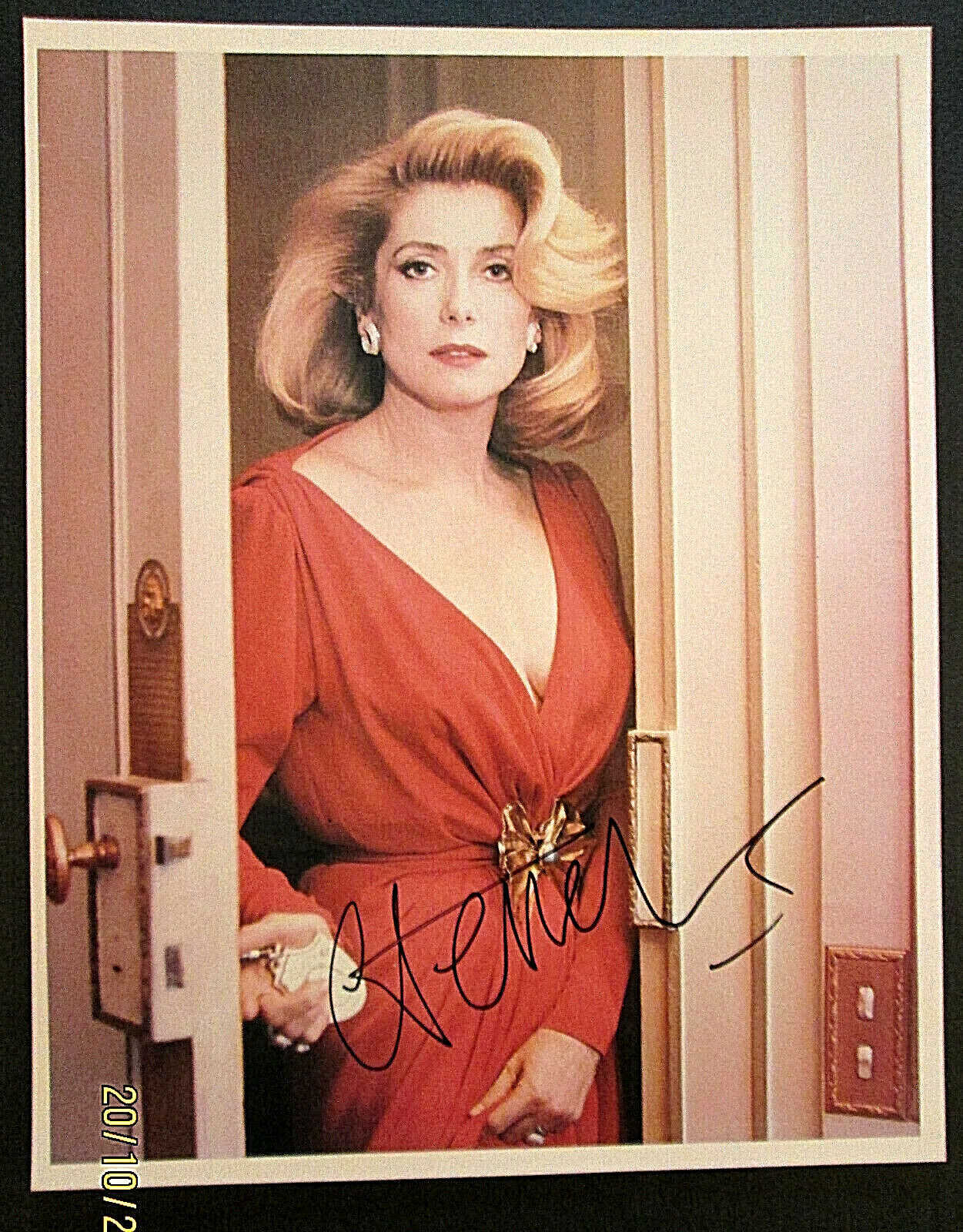 CATHERINE DENEUVE; (BELLE DE JOUR) ORIGINAL AUTOGRAPH Photo Poster painting (CLASSIC ACTRESS)