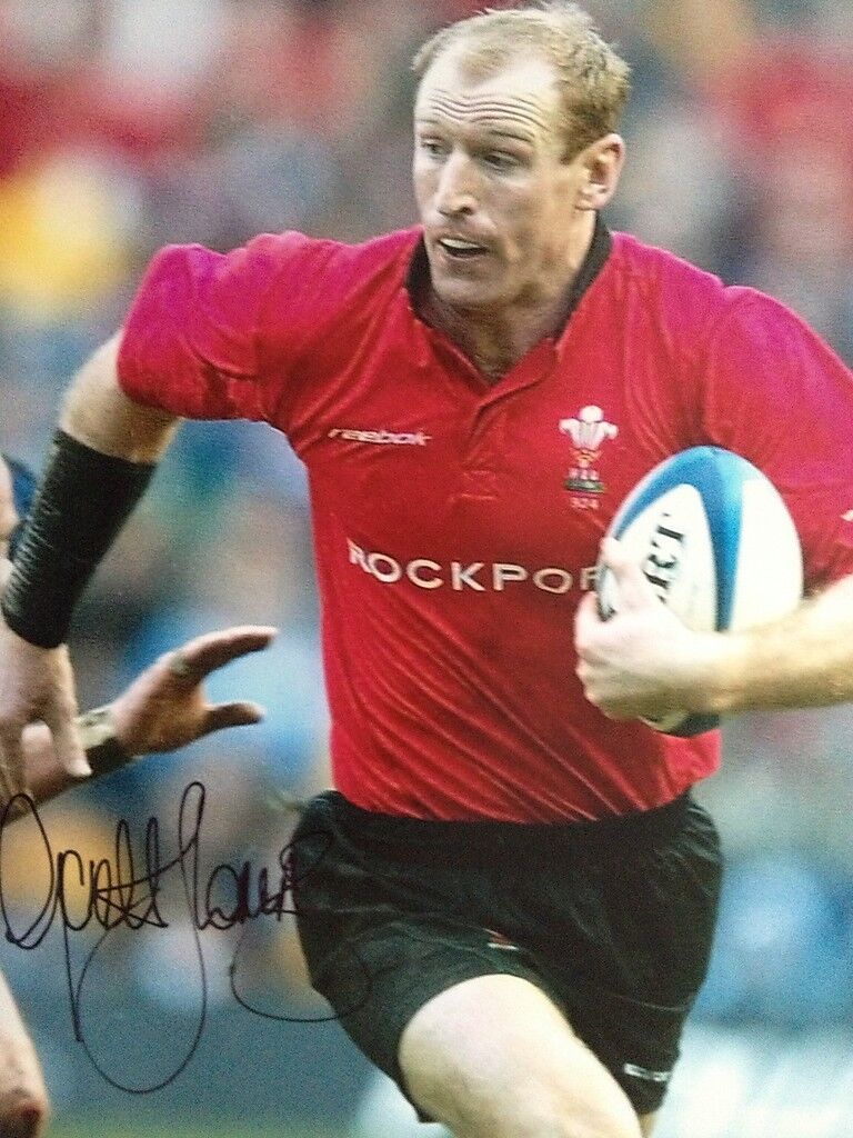 GARETH THOMAS - WELSH RUGBY LEGEND - SUPERB SIGNED COLOUR ACTION Photo Poster paintingGRAPH