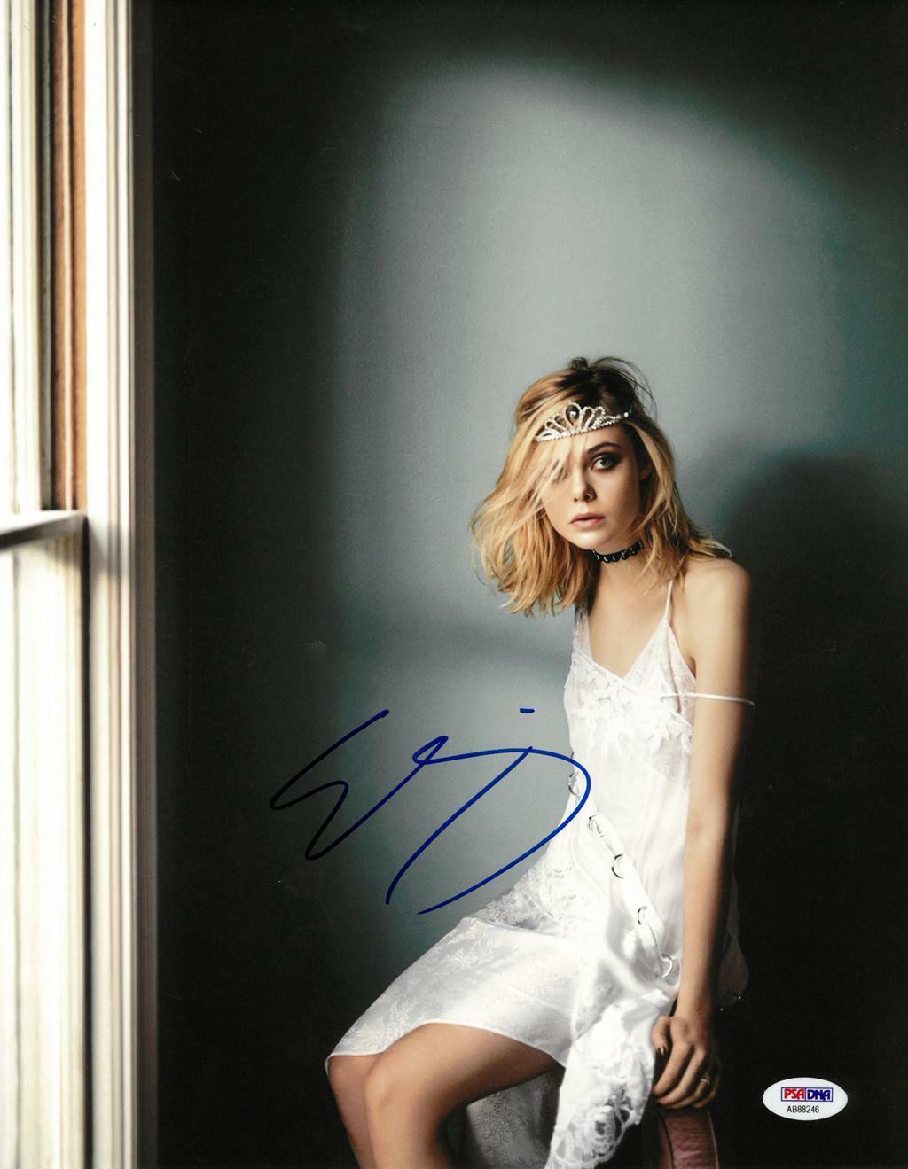 Elle Fanning Signed Authentic Autographed 11x14 Photo Poster painting PSA/DNA #AB88246