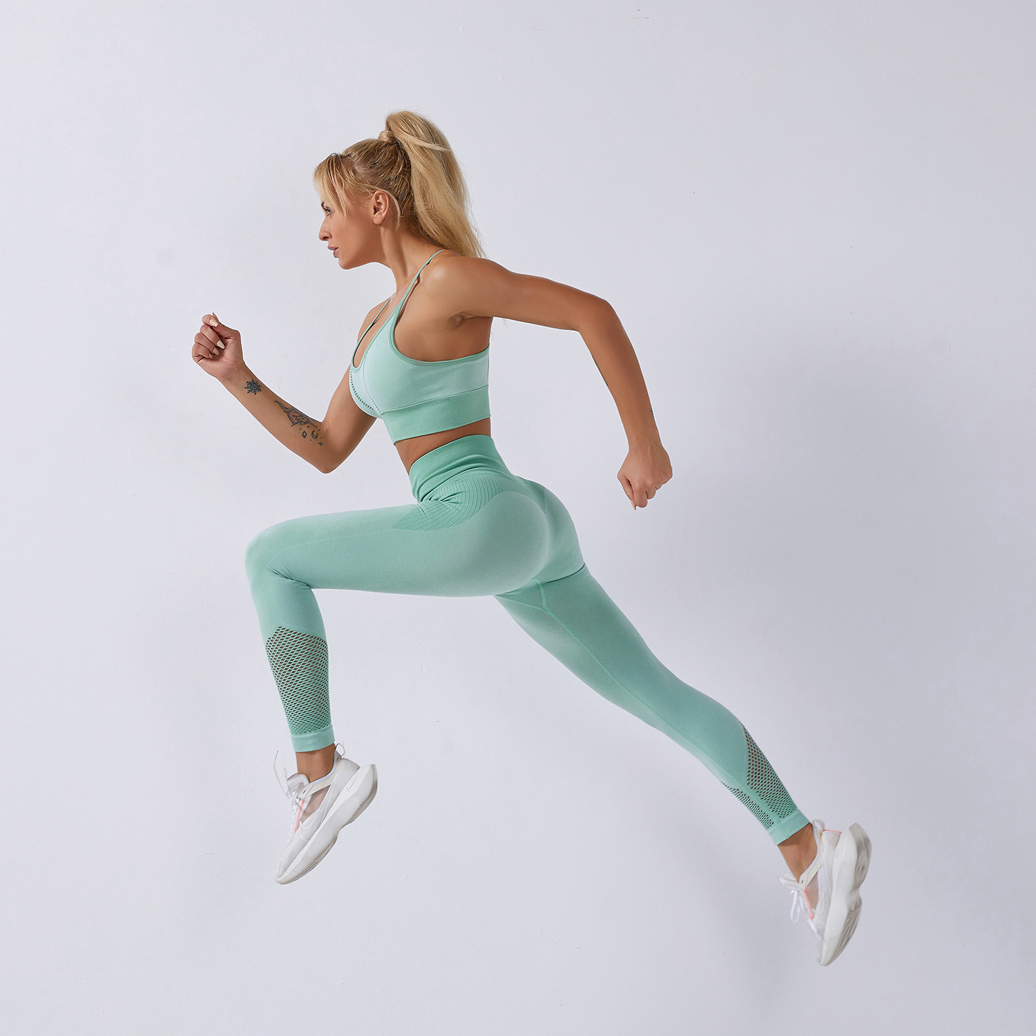 legging with mesh side panel 