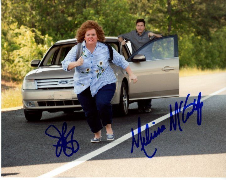 JASON BATEMAN and MELISSA MCCARTHY signed autographed IDENTITY THIEF Photo Poster painting