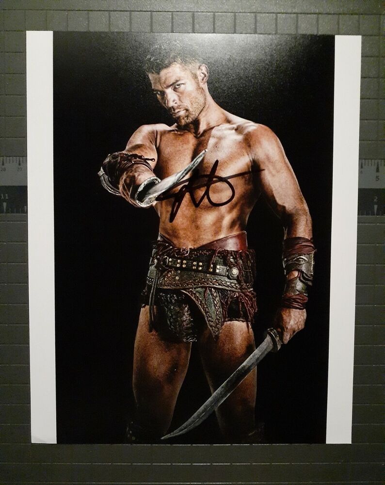 Liam McIntyre signed 8x10