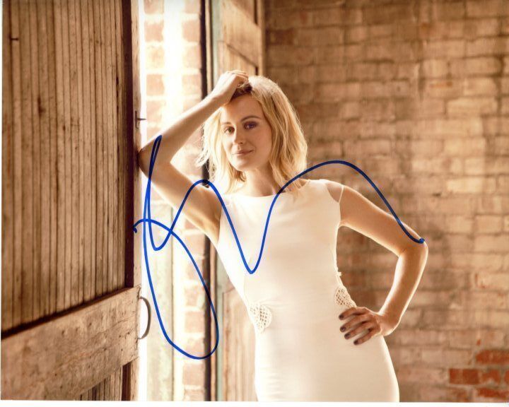 TAYLOR SCHILLING signed autographed Photo Poster painting