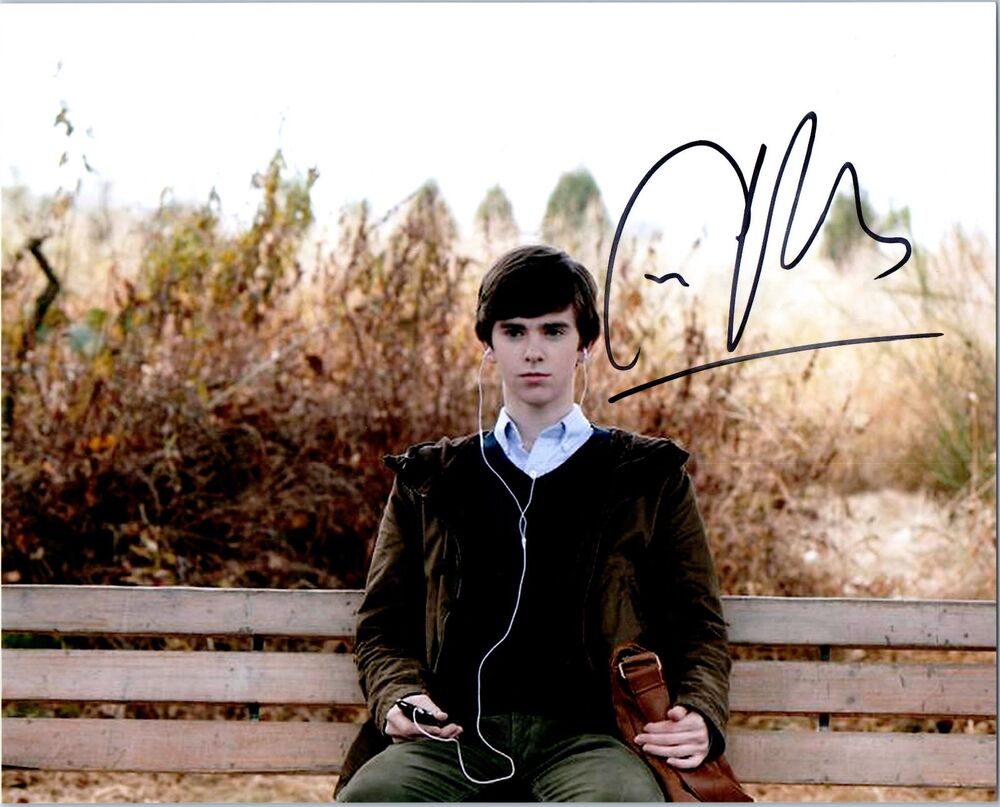 FREDDIE HIGHMORE Signed Autographed 'BATES MOTEL' 8X10 C