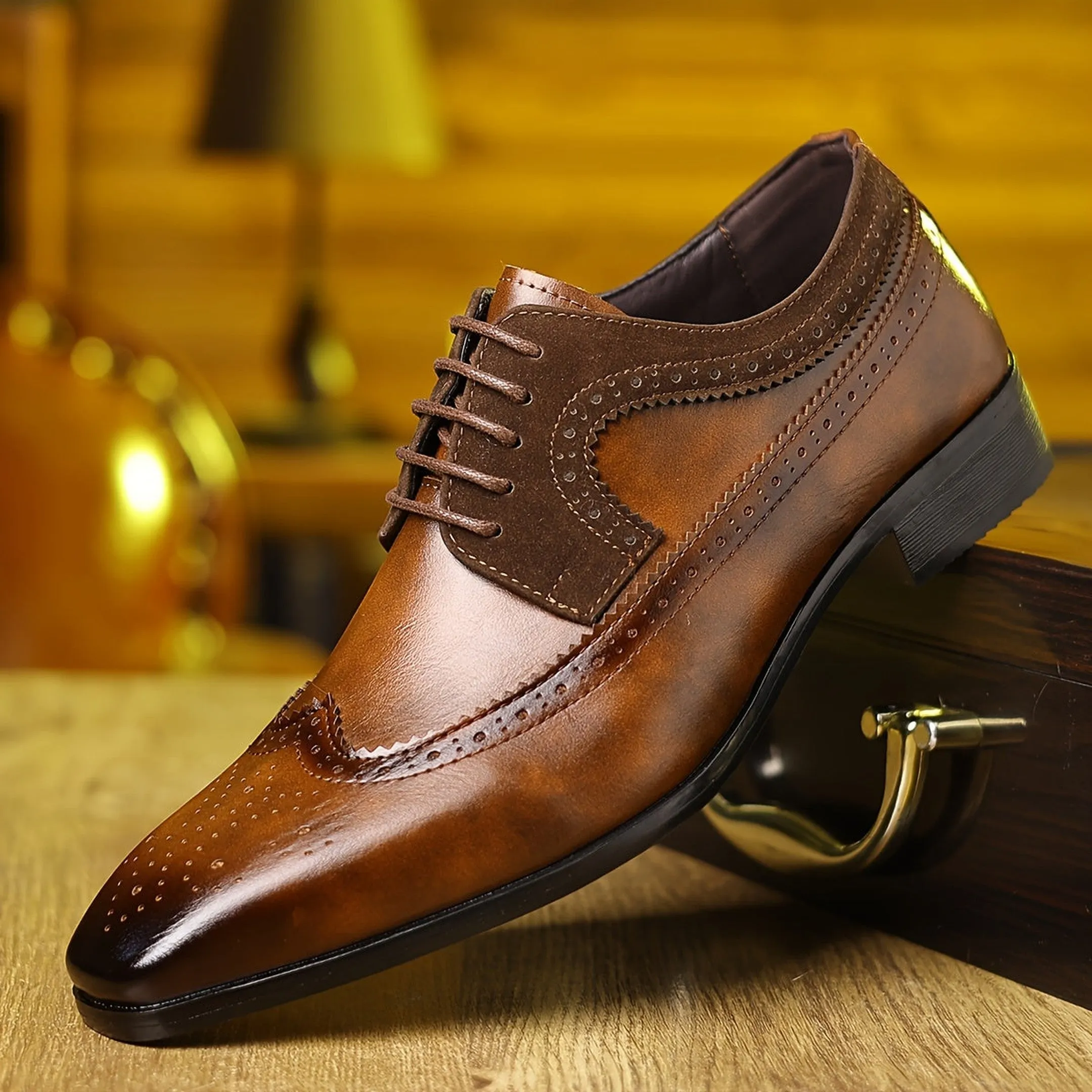 Men's Two-Tone Leather Brogues &ndash; Wingtip Lace-Up Dress Shoes
