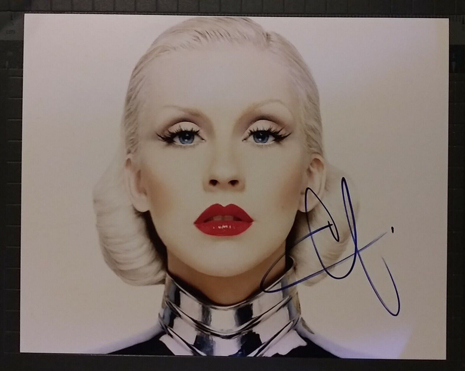 Christina Aguilera signed 8x10