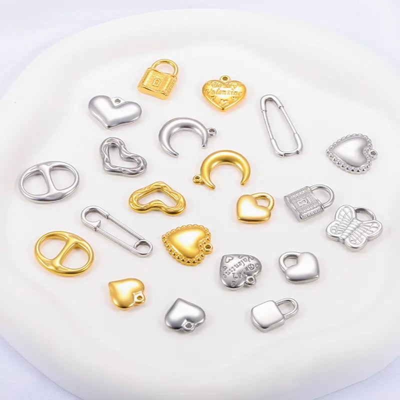1 Piece 16.5*16.5mm 16.5*21.5mm 18*22.5mm Hole 1~1.9mm Hole 2~2.9mm 304 Stainless Steel 18K Gold Plated Moon Heart Shape Solid Color Jewelry Accessories Pendant