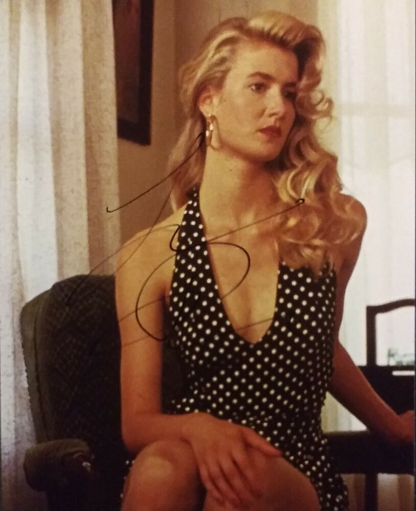 Laura Dern signed 8x10