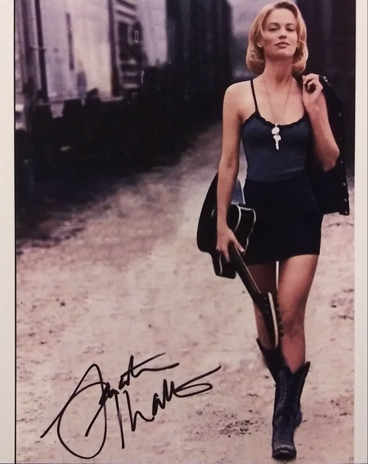 Samantha Mathis signed 8 x 10