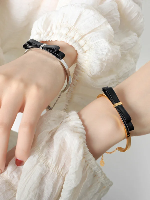 Bow-Embellished Contrast Color Bracelet Accessories