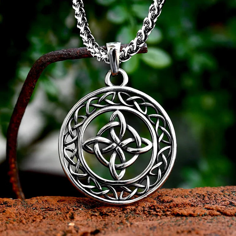 Coutureaura Celtic Knot Round Necklace