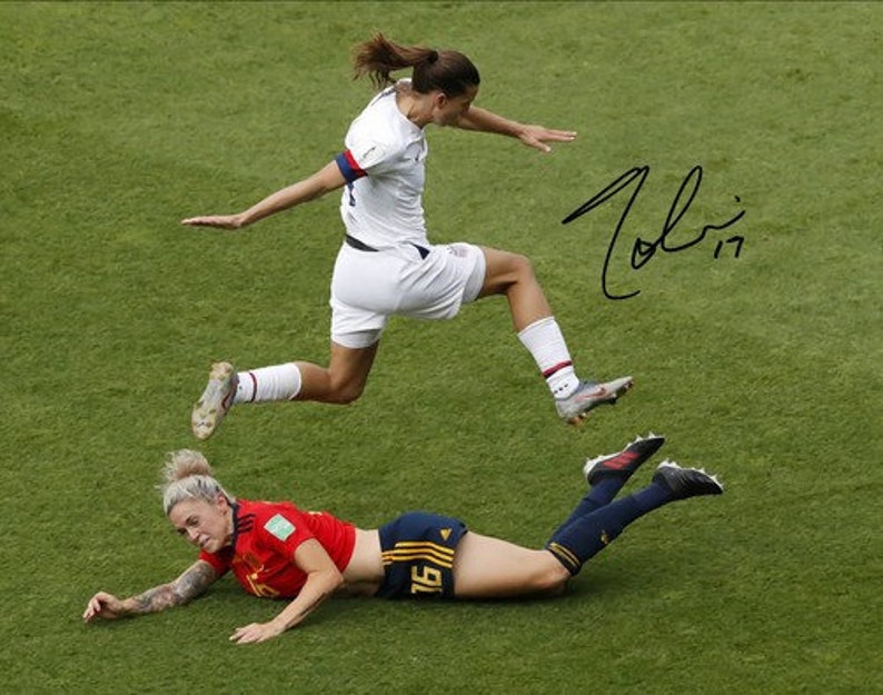 Tobin Heath Signed Photo Poster painting 8X10 rp Autographed USA Womens Soccer