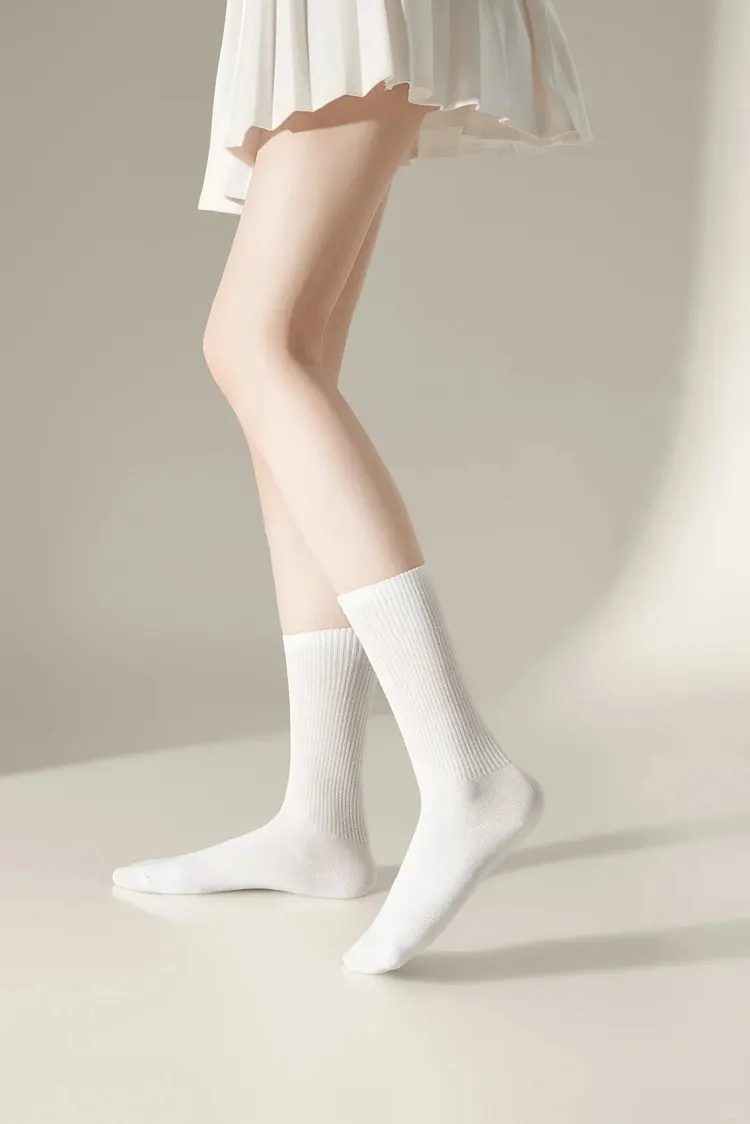 White cotton ribbed mid-calf socks