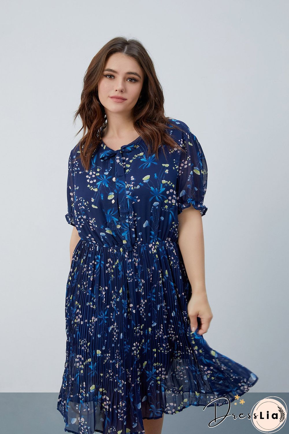 Navy Floral-print Tie-neck Pleated Dress P13531