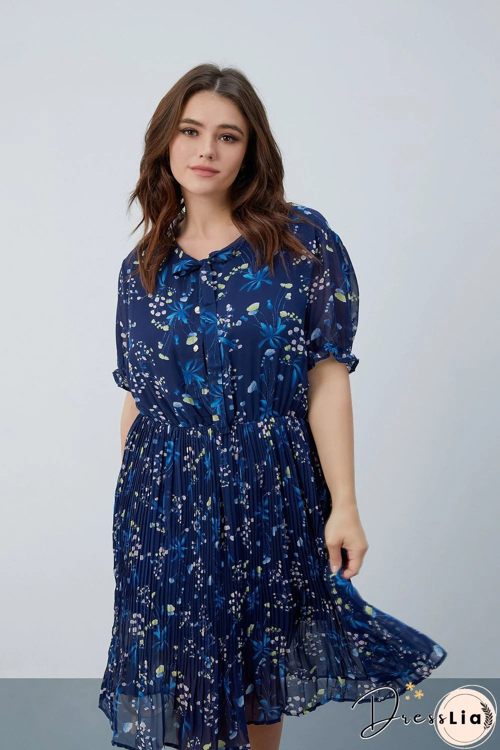 Navy Floral-print Tie-neck Pleated Dress P13531