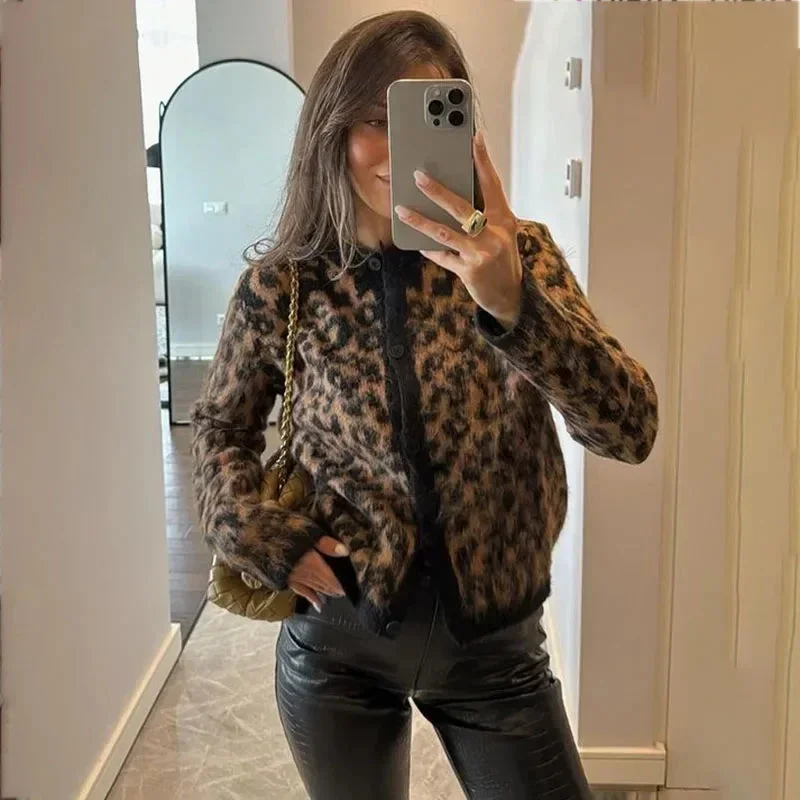 Toloer Leopard Print Knitted Cardigan-Outfit Ideas