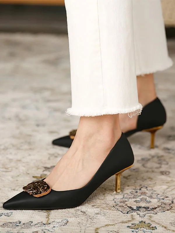 Elegant stiletto pointed toe shallow side hollow single shoes