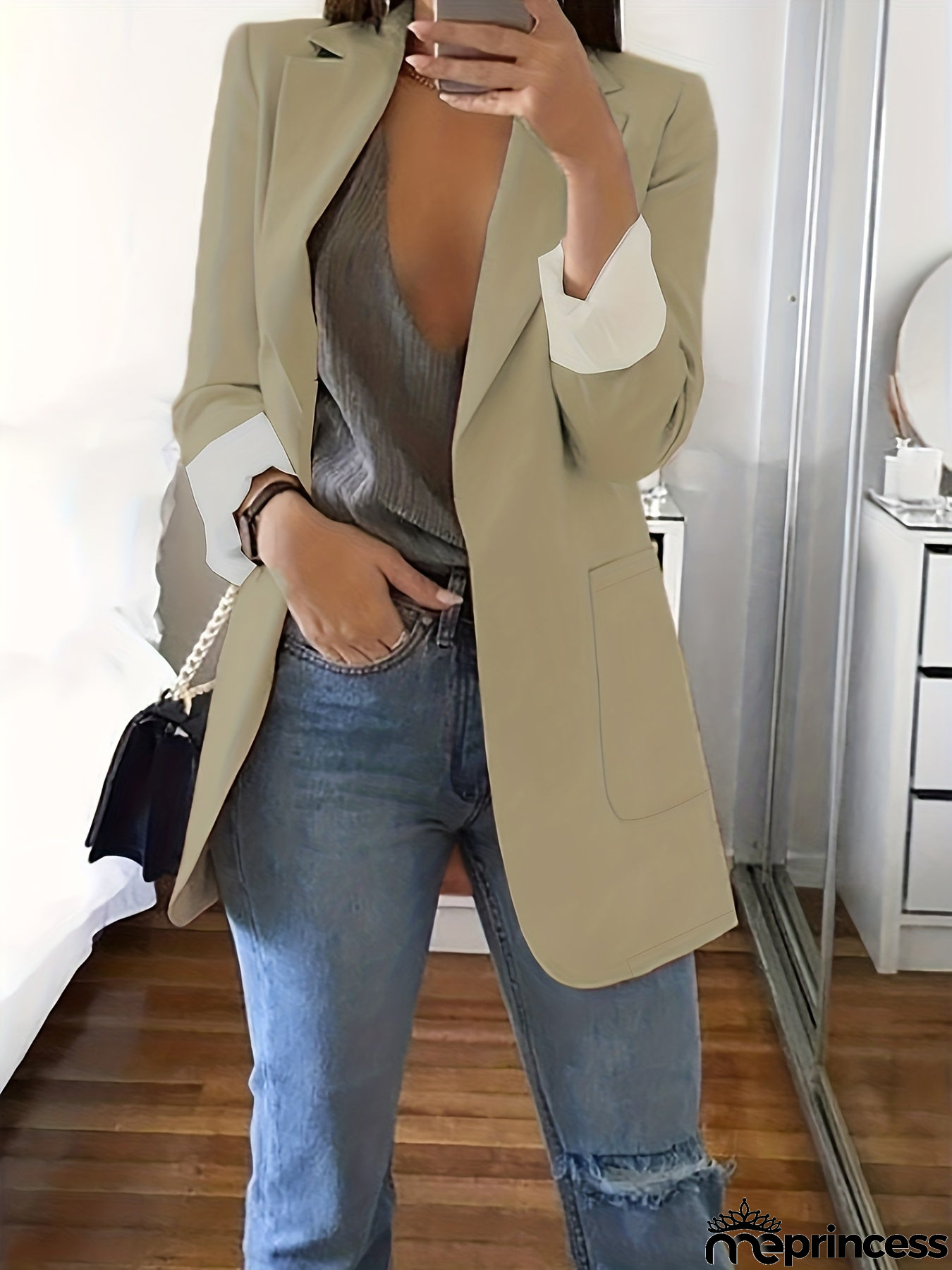 Effortless and Trendy Blazer