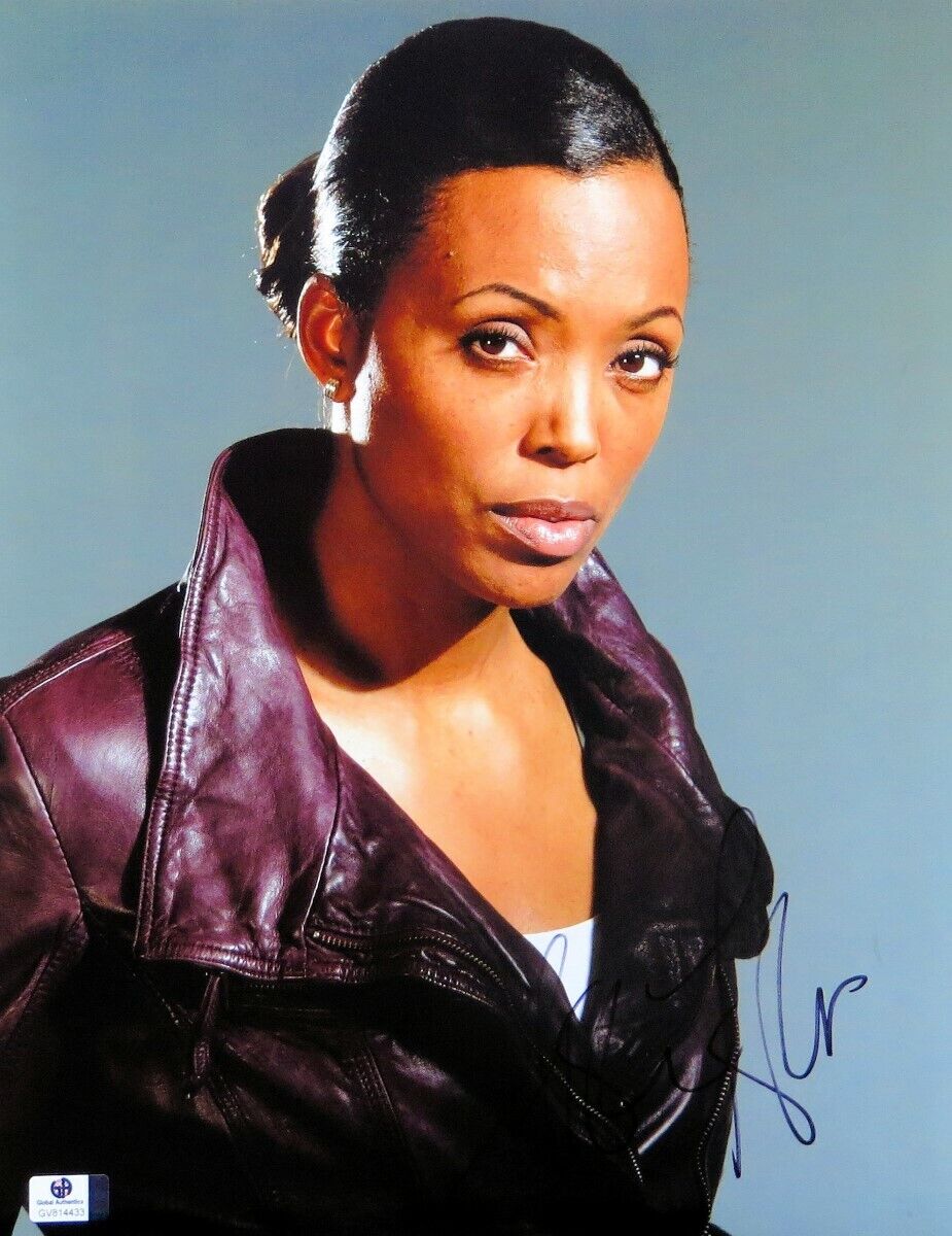 Aisha Tyler Signed Autographed 11X14 Photo Poster painting The Talk Sexy Leather Jacket GV814433