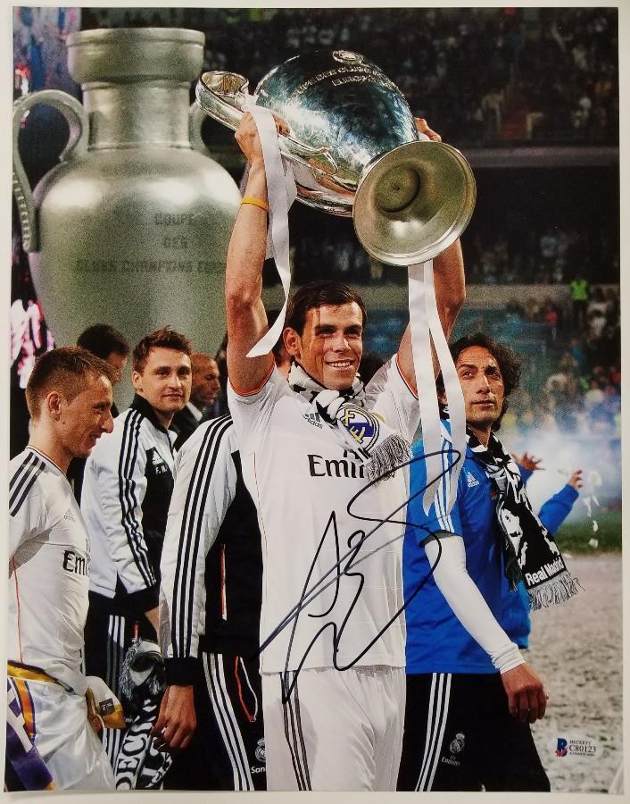 GARETH BALE Signed 11x14 Photo Poster painting Autograph REAL MADRID Wales ~ Beckett BAS COA