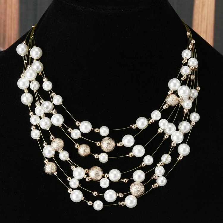 Pearl exaggerated large necklace